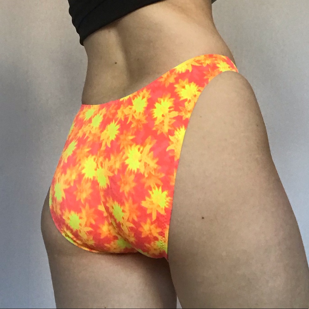 Vintage neon floral high waist bikini bottoms🧡🌺